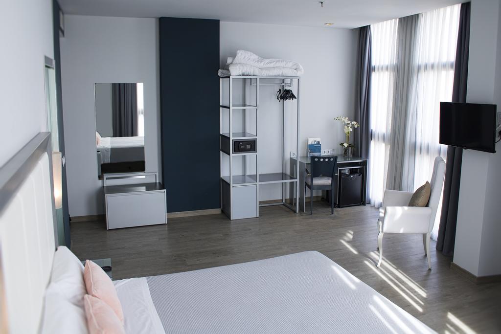 Hotel Santa Eulalia Пуертольяно Екстер'єр фото